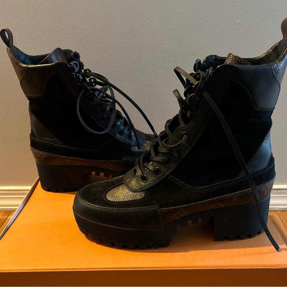 Laureate Platform Desert Boot Sz 38